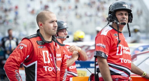 Visit NEWS & NOTES: Kevin Lacroix Chasing Maiden Championship page