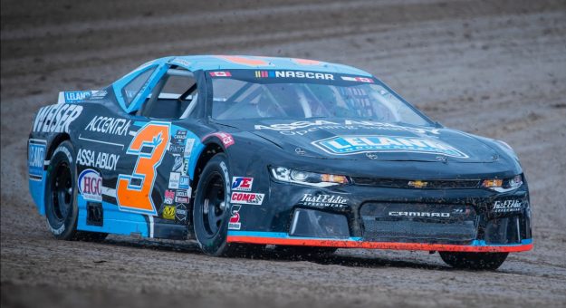 Visit Hathaway Competes in First Dirt Track Race at Ohsweken page